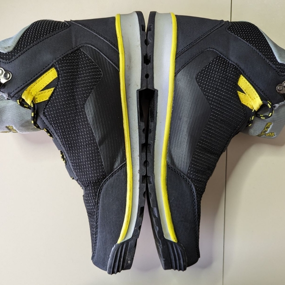 Boots - Picture 5 of 6